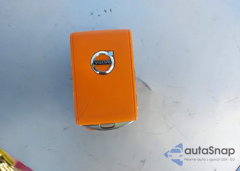 2023 Volvo Xc60 Recharge Plug-In Hybrid T8 Plus Dark Theme z USA, uszkodzony, nr VIN YV4H60DW4P1329852